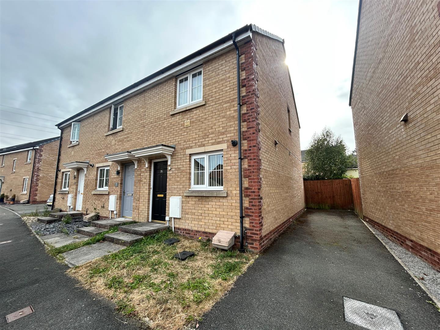 Rhodfa Cnocell Y Coed, Broadlands, Bridgend, Bridgend County Borough